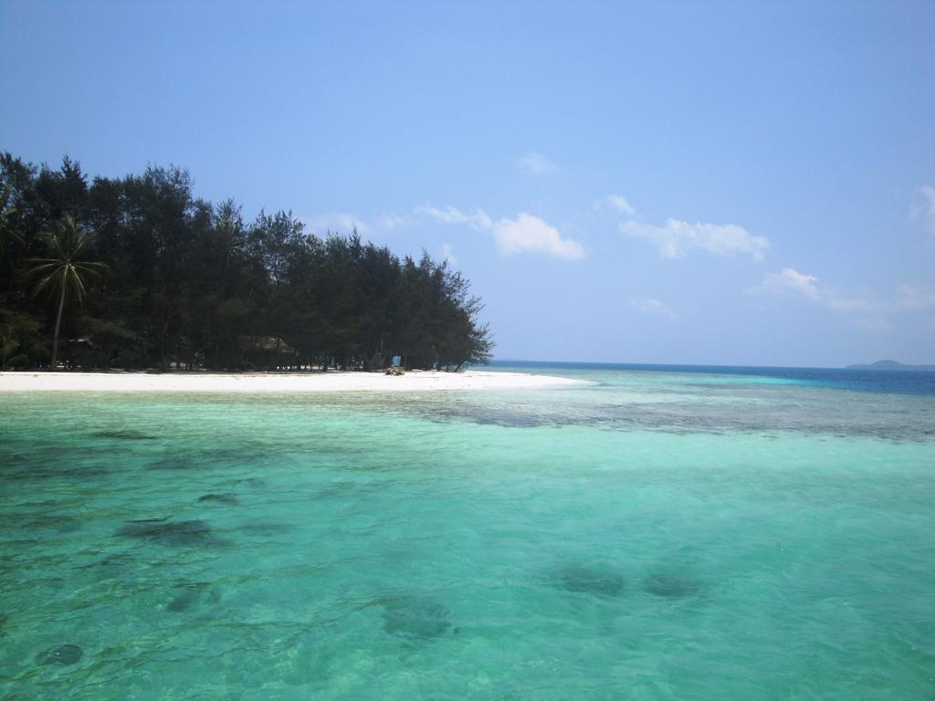 Menjangan Resort Ilhas Karimunjava Quarto foto